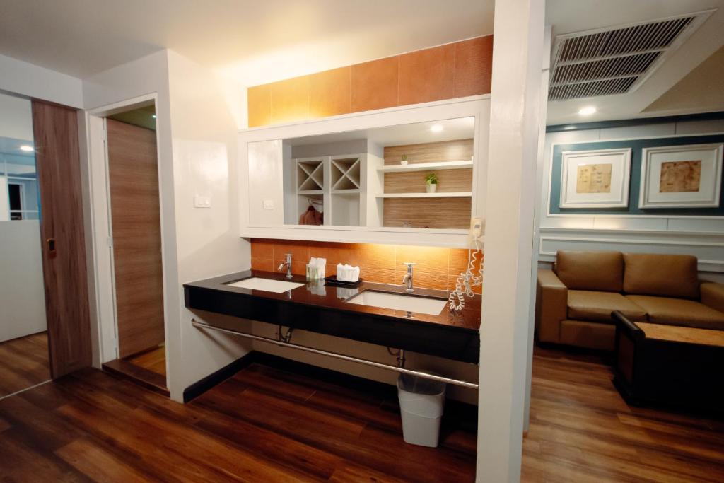 
Suite with City View
