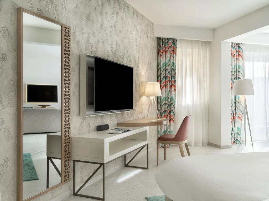 Junior Suite with Partial Sea View