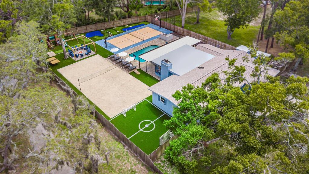 an overhead view of a house with a pool and yard at 18 Guests Pool Pickleball Volleyball in Seminole