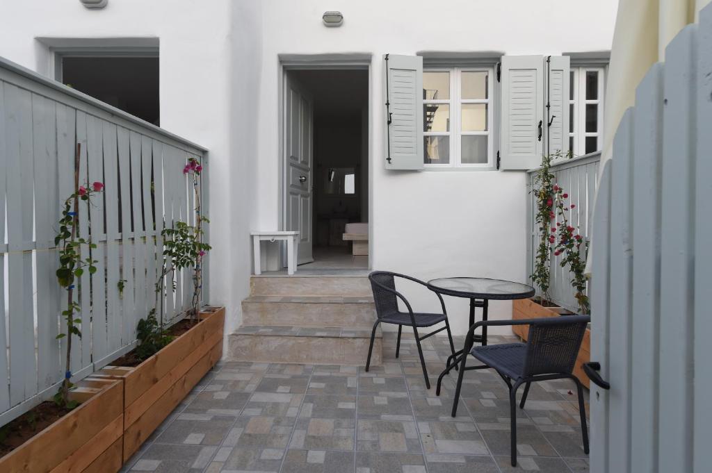 Patio lub wspólna przestrzeń na świeżym powietrzu w obiekcie Porto Naoussa