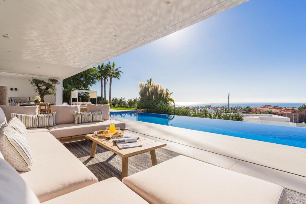 Modern Luxury Villa in Los Flamingos