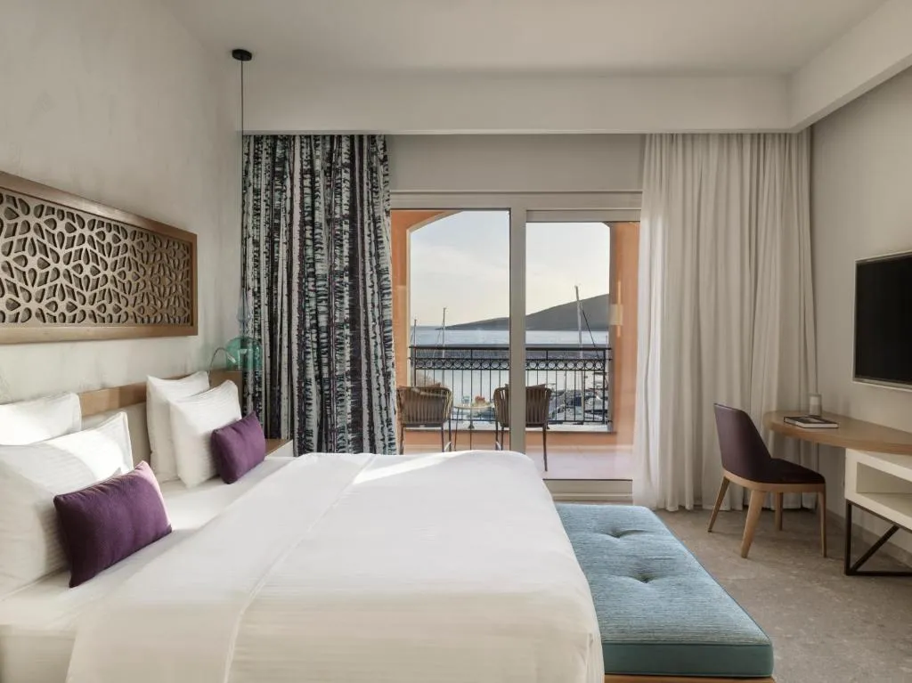 Grand Deluxe Corner Suite Sea View