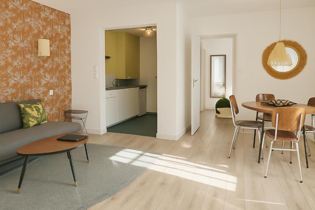 Kuchyňa alebo kuchynka v ubytovaní Cosy et calme, chambre séparée avec bureau et fibre