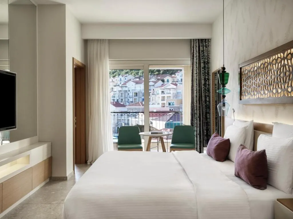 Grand Poolside Room