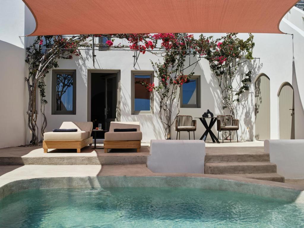 Exceptional Suite with Private Pool and Caldera View