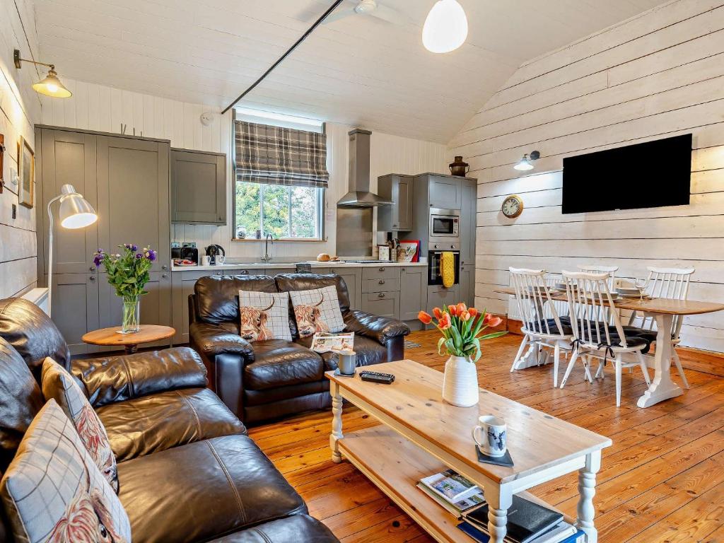 a living room with leather furniture and a table at 2 Bed in Pantygelli BN246 in Abergavenny