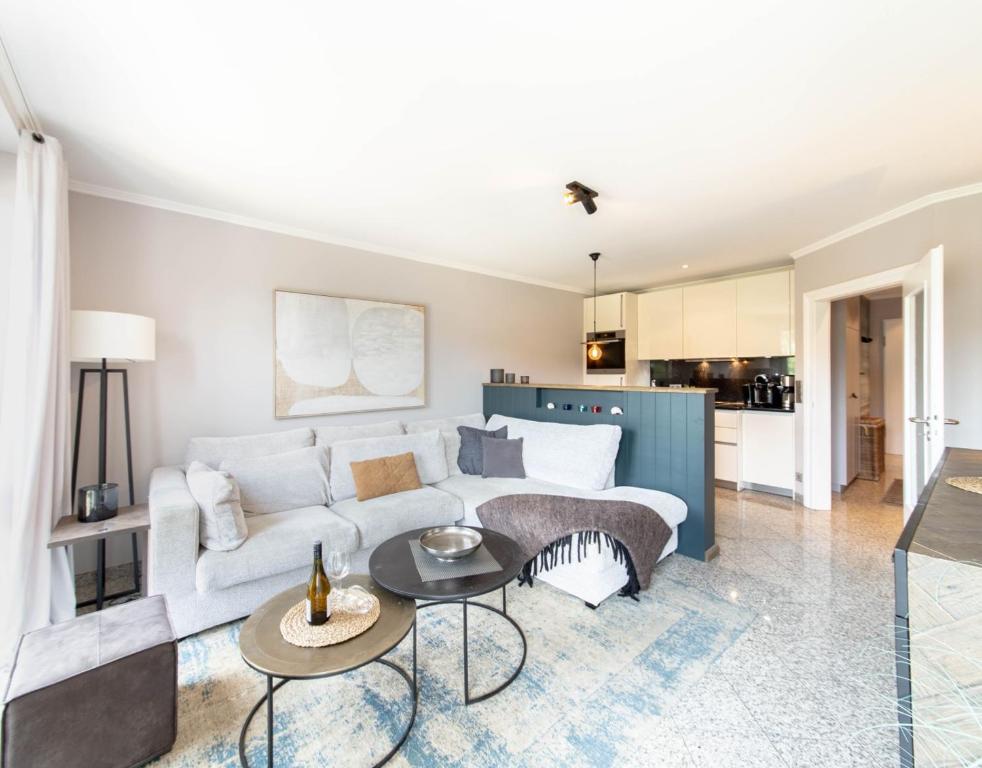a living room with a couch and a table at Ferienwohnung Timm's - Timmendorfer Strand in Timmendorfer Strand