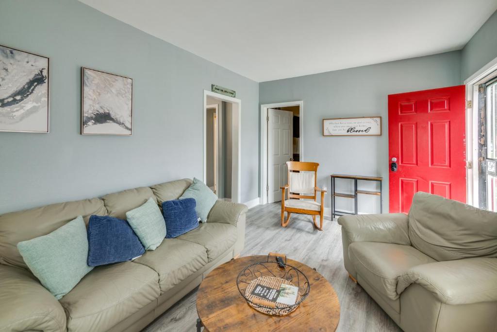 Gambar di galeri bagi 7 Mi to Historic Third Ward Home in Lincoln Park! di Milwaukee