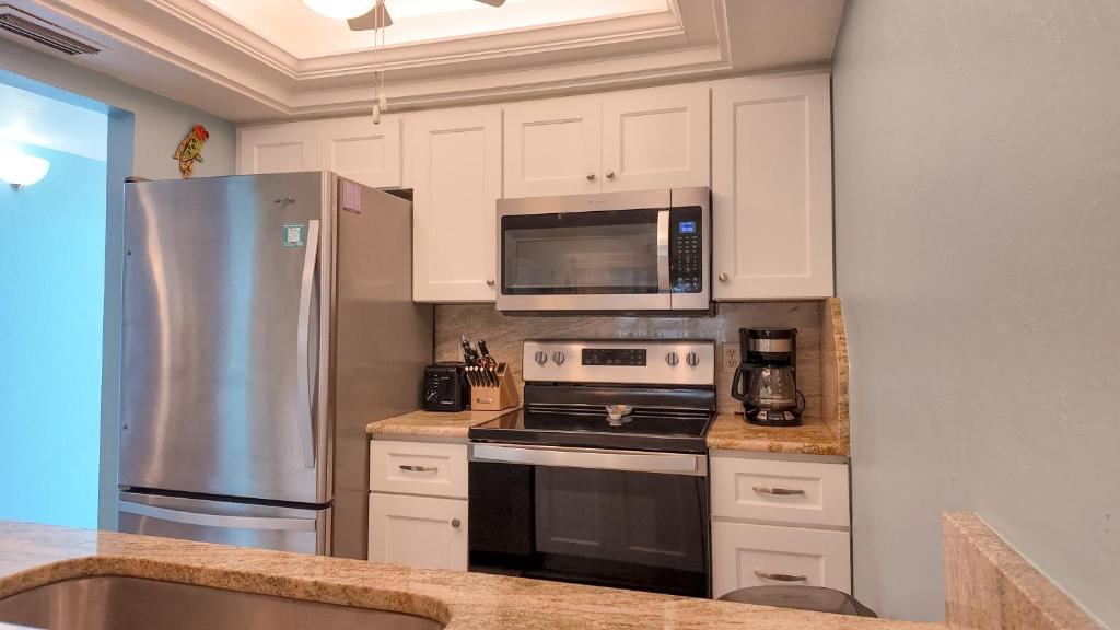 Sanibel Siesta on the Beach - Two-Bedroom Apartment With Sea View