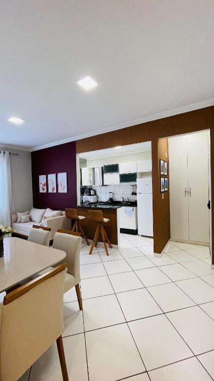 Kuchyň nebo kuchyňský kout v ubytování Ape com Horta, Cama Casal Queen, SmartTV, Ar, WiFi e Vaga na garagem