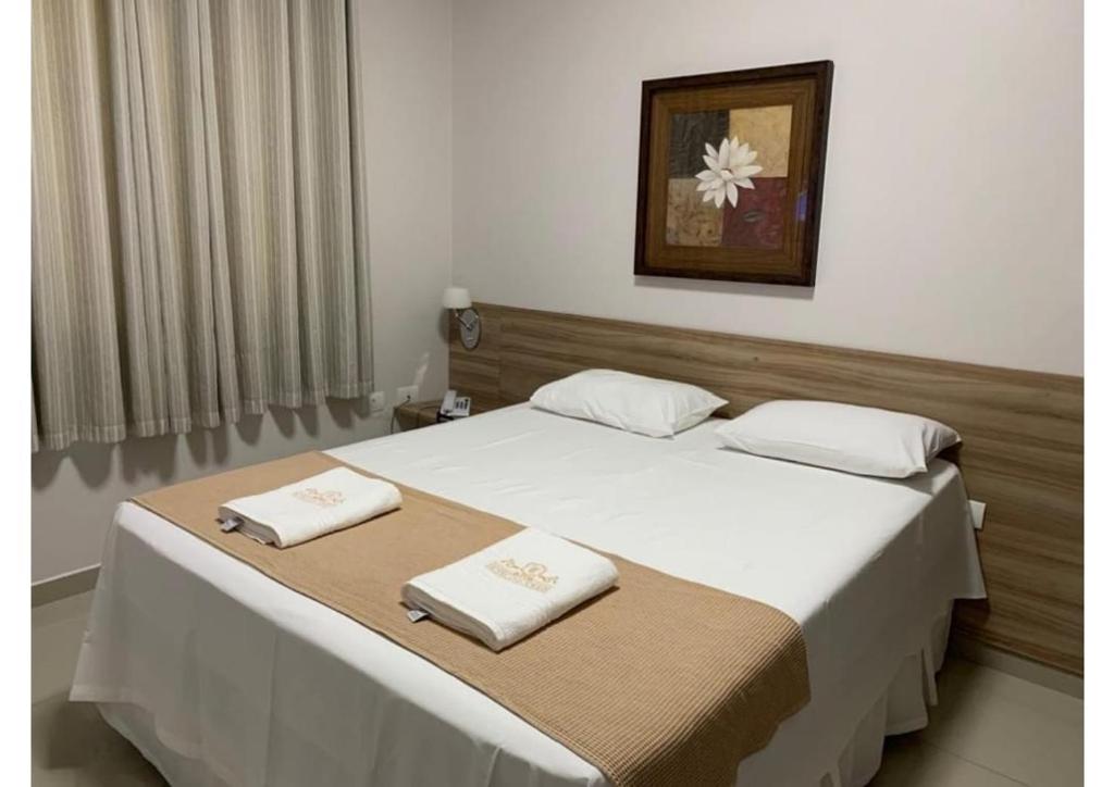 Postel nebo postele na pokoji v ubytování Hotel das Torres