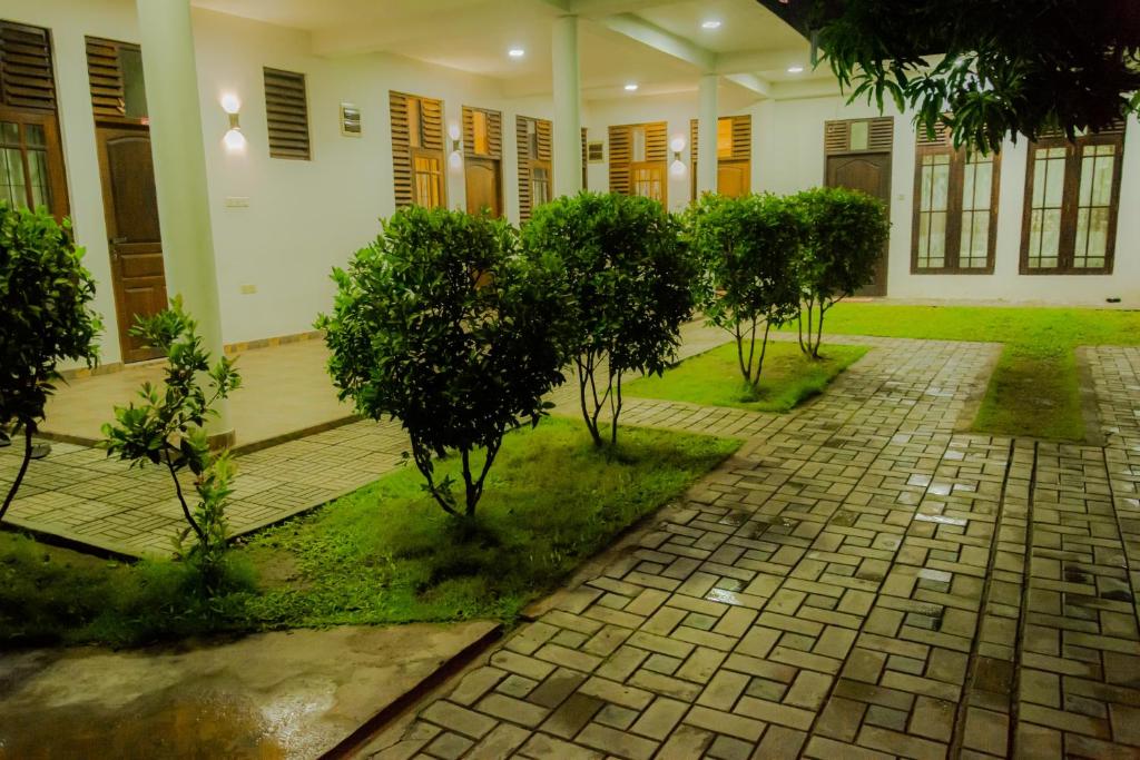 Κήπος έξω από το River Shade Inn