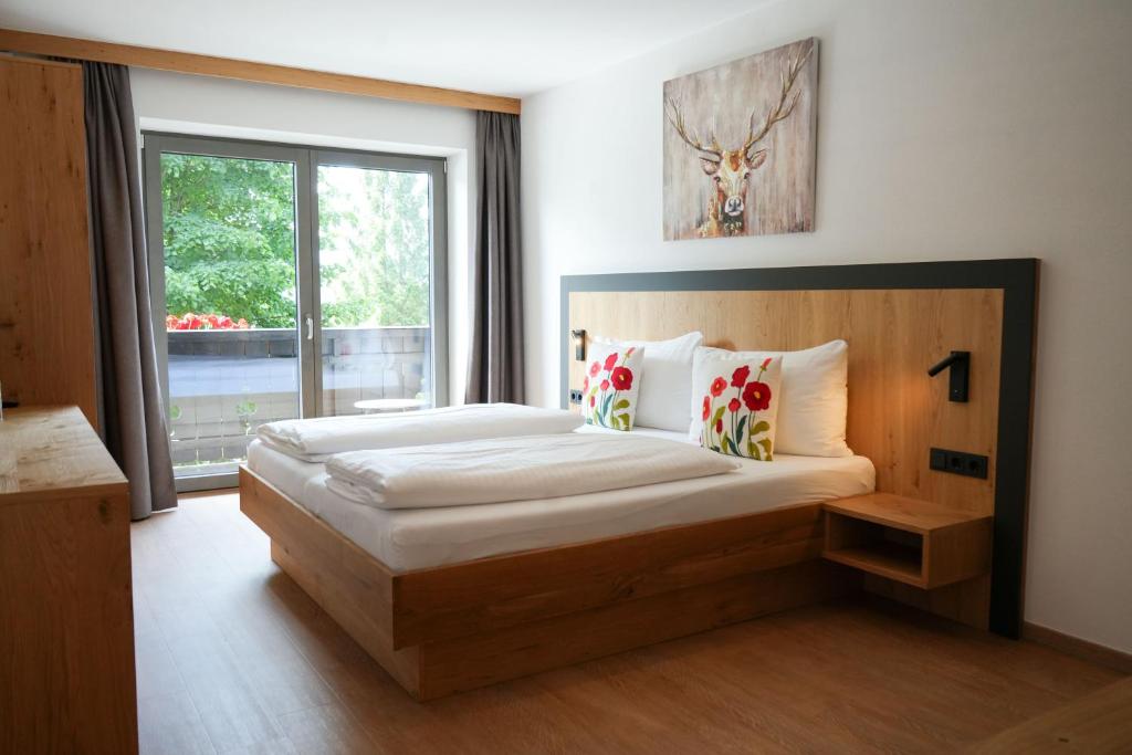 Ένα ή περισσότερα κρεβάτια σε δωμάτιο στο Hotel Bad Neunbrunnen am Waldsee - non Halal