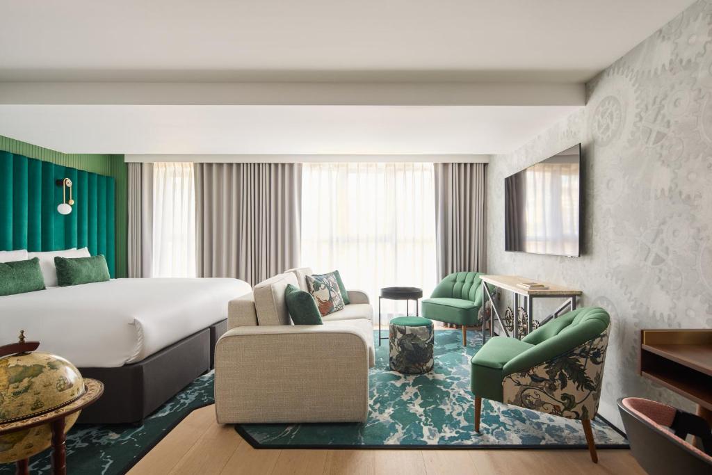 Hotel Indigo London Clerkenwell by IHG - King Suite With Sofa Bed