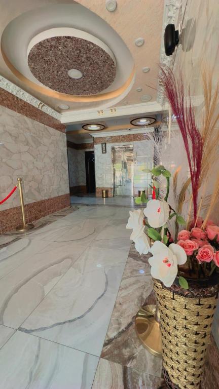 a lobby with a vase of flowers on the floor at شقق مخدومه in Najran