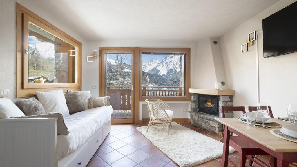 a living room with a couch and a fireplace at InstaView in Ponte di Legno