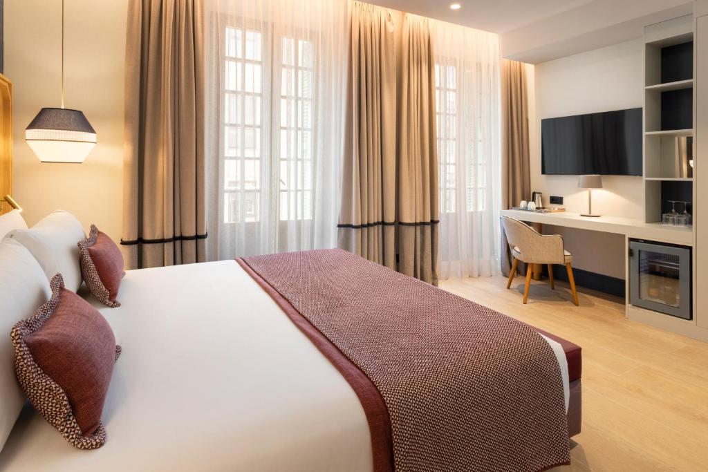 
Superior Triple Room (2 Adults + 1 Child)
