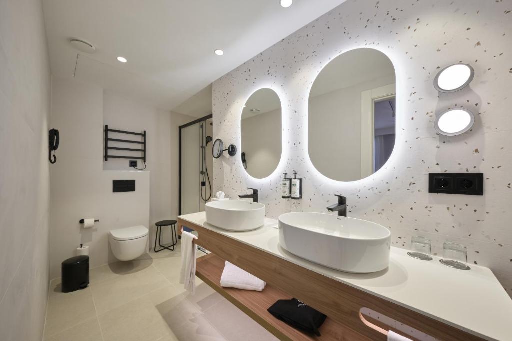 Catalonia Sagrada Familia - Resim 3