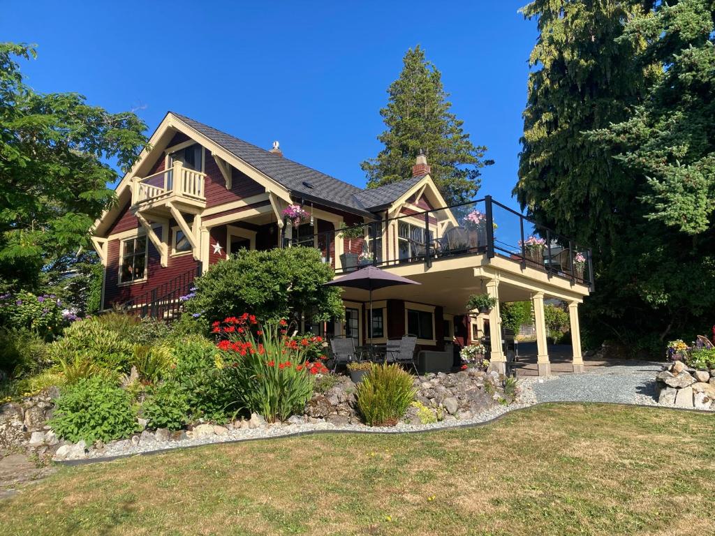 a house with a balcony on top of it at Ladysmith Harbour View House in Ladysmith