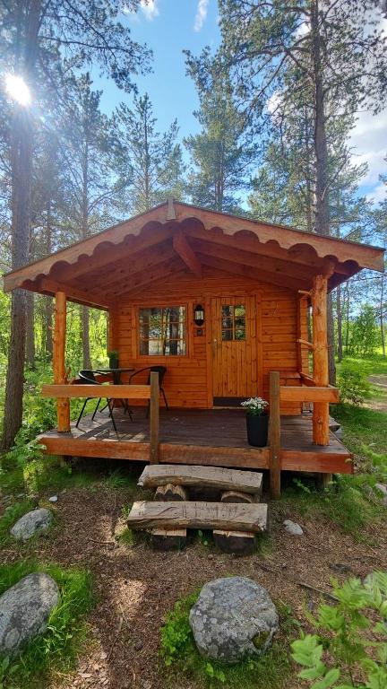 Zahrada ubytování Tørfoss Gård, Hytte utleie, Campingvogn og bobil plasser
