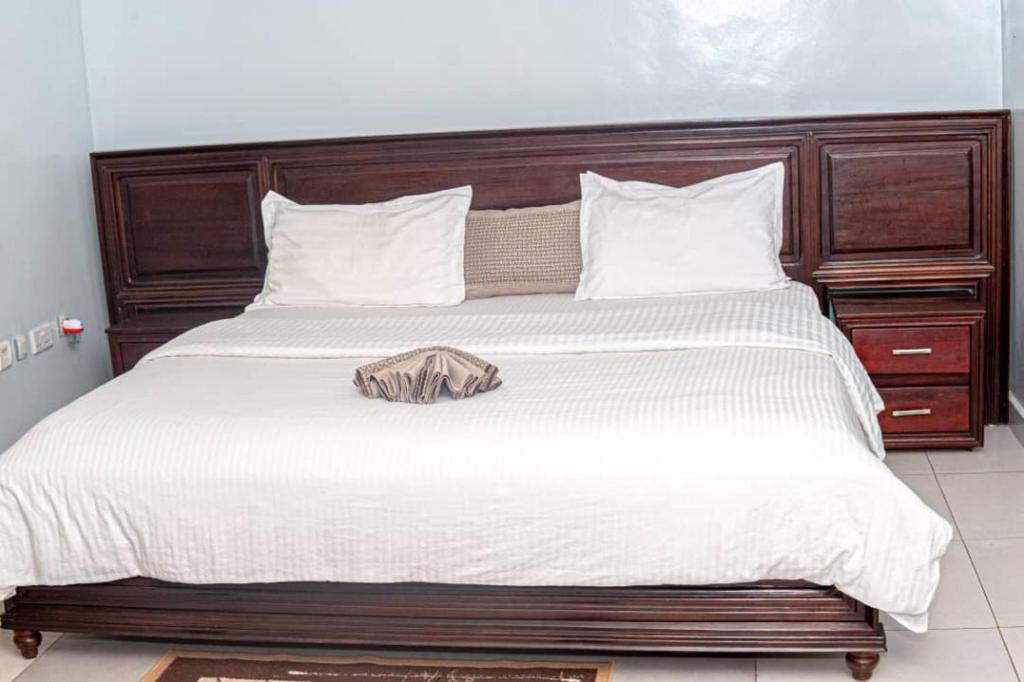 Ένα ή περισσότερα κρεβάτια σε δωμάτιο στο AIRPORT INN MOTEL