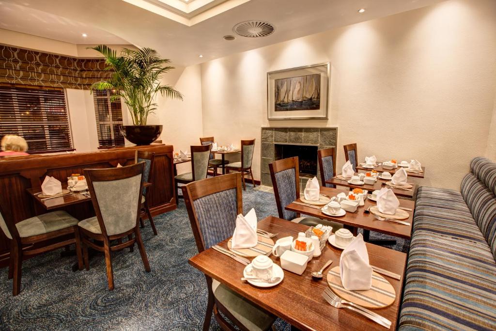 Гостиная зона в City Lodge Hotel V&A Waterfront