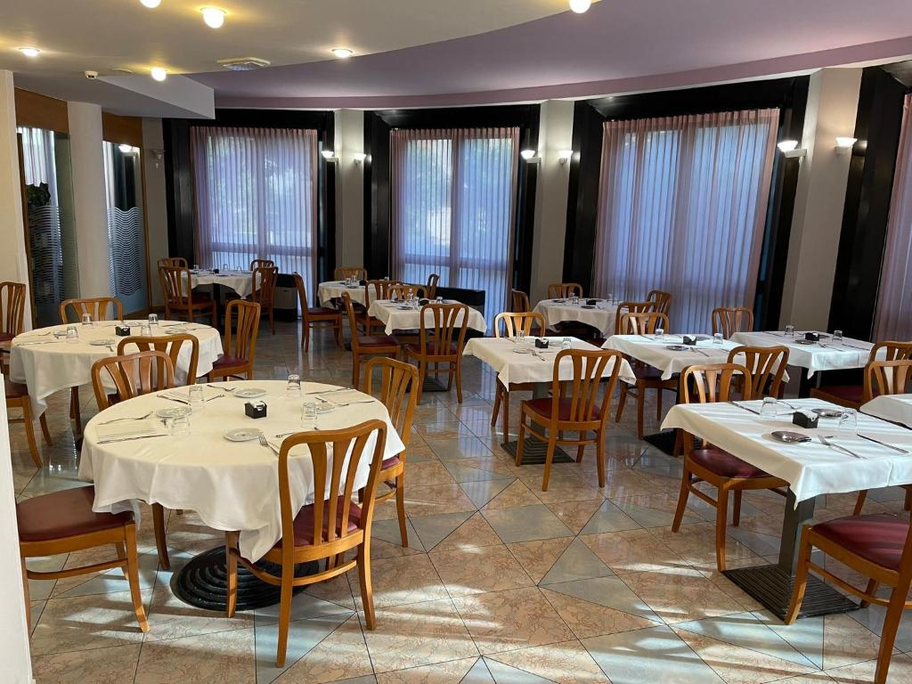 Restaurace v ubytování Hotel Sirena - B&B