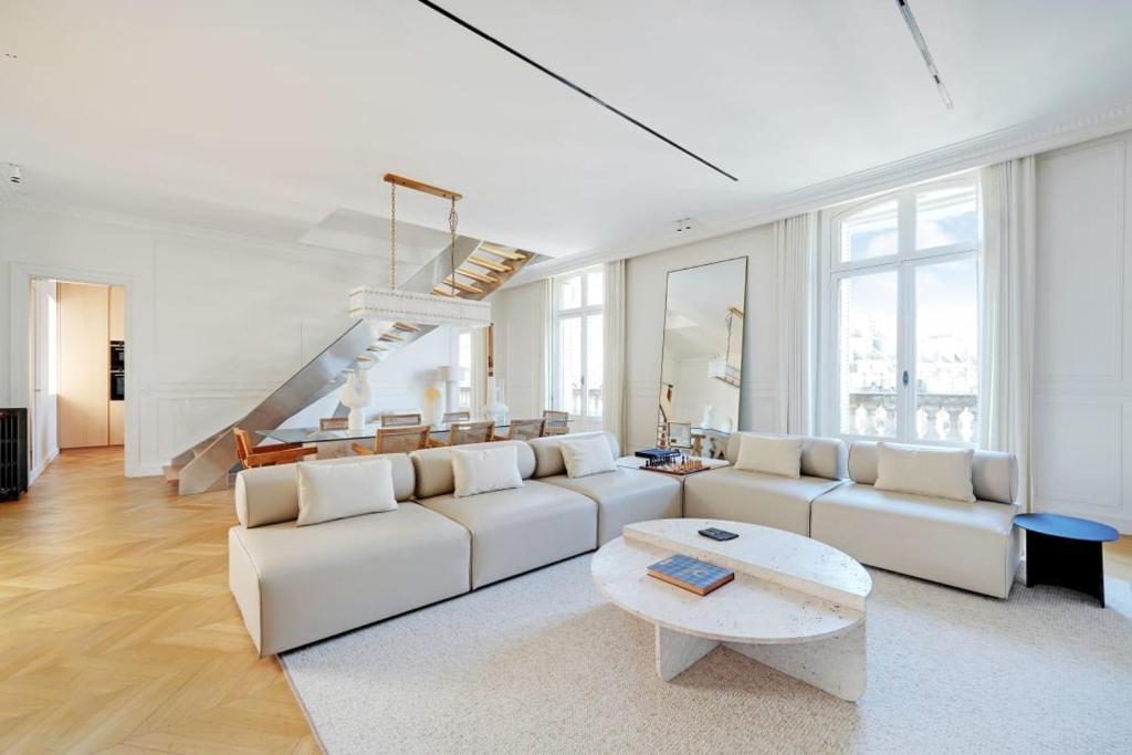 Give Your Windows a Makeover With These Stunning and Stylish Designs - Sumptuous Apartment Windows