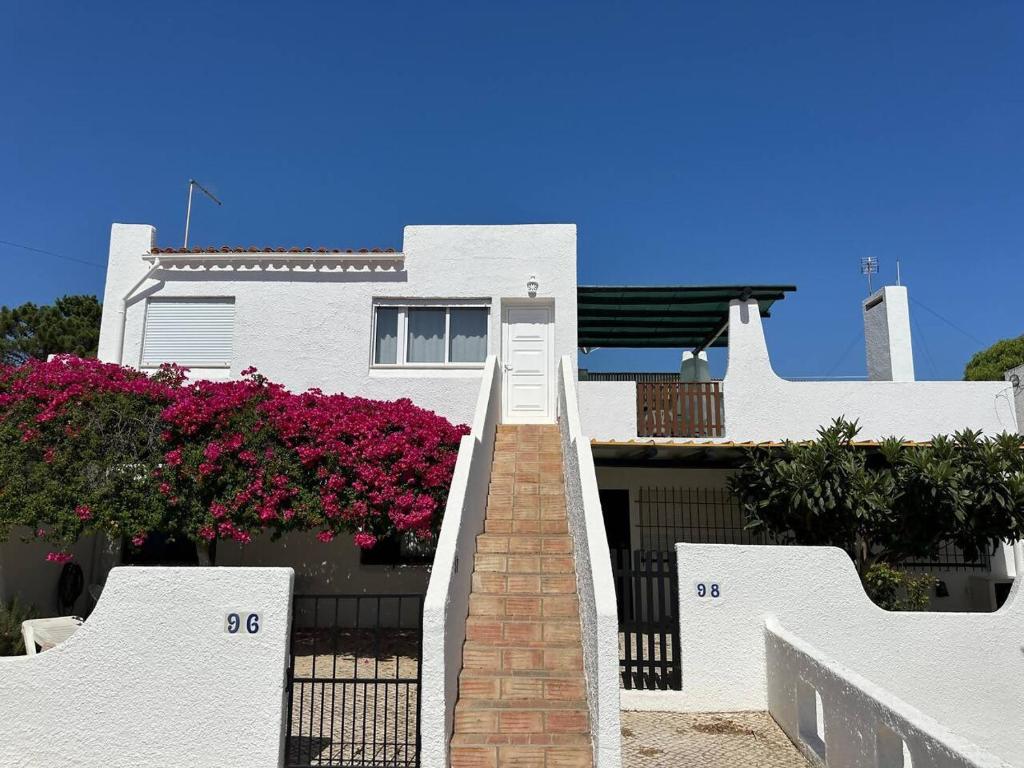 White House Quarteira by FHRAlgarve