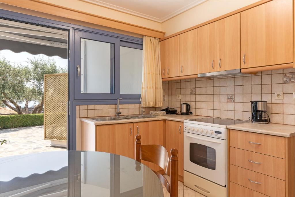 Η κουζίνα ή μικρή κουζίνα στο Makis Dream Apartments - Artemis