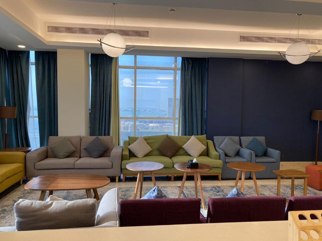 Fotografie z fotogalerie ubytování كورت للشقق المخدومة v destinaci Al-Khubar