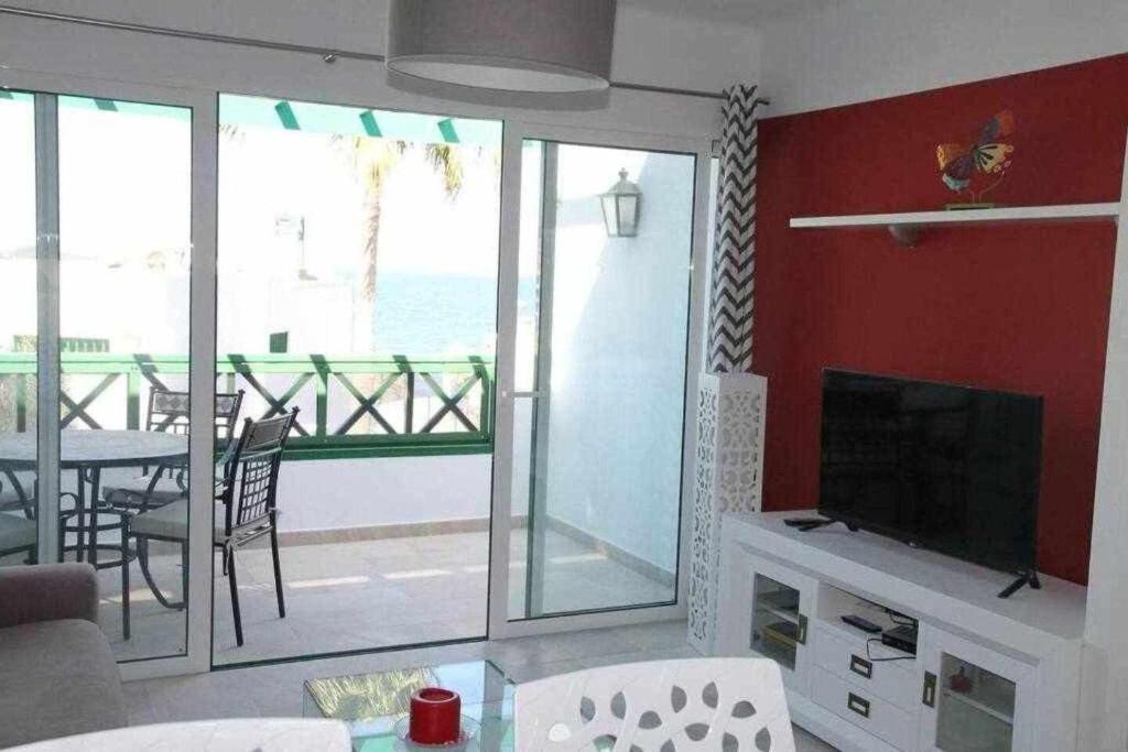 TV a/nebo společenská místnost v ubytování Bonito apartamento cerca la playa