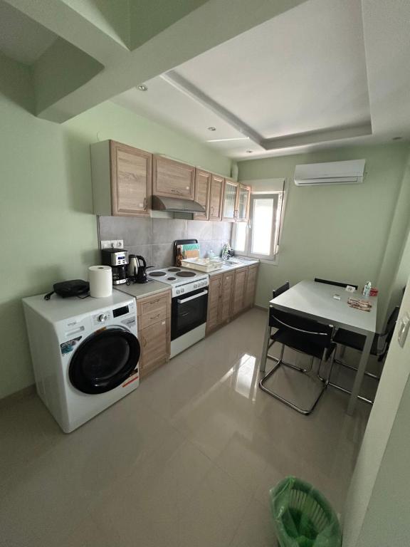 UpTown40 Ground Floor Apartment with Easy Free Street Parking