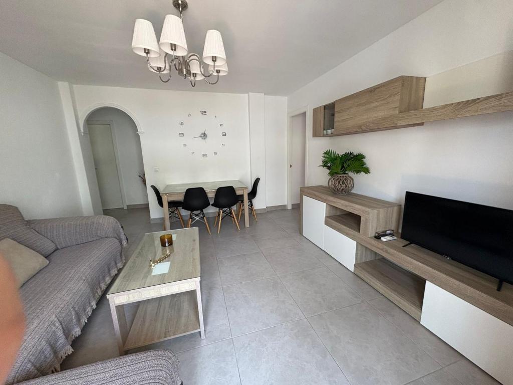 A television and/or entertainment centre at Apto. Escolano, Playa de la Cachucha. WiFi, A/C
