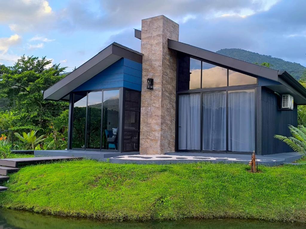 a house on a hill next to a body of water at Casa del Lago in Bijagua