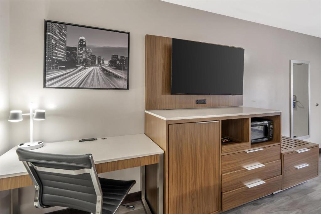 Best Western Airport Plaza Hotel – LAX Airport LA Stadium photo