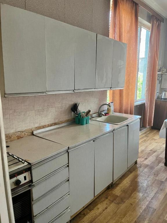 Kuchyň nebo kuchyňský kout v ubytování Lorenzo Budget Hostel