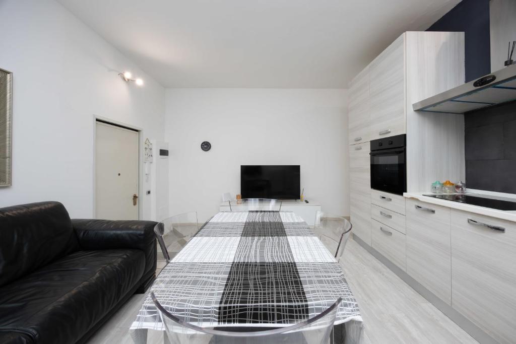 Spacious 70 mq Apartment Self Check-in ,Free Parking, San Siro