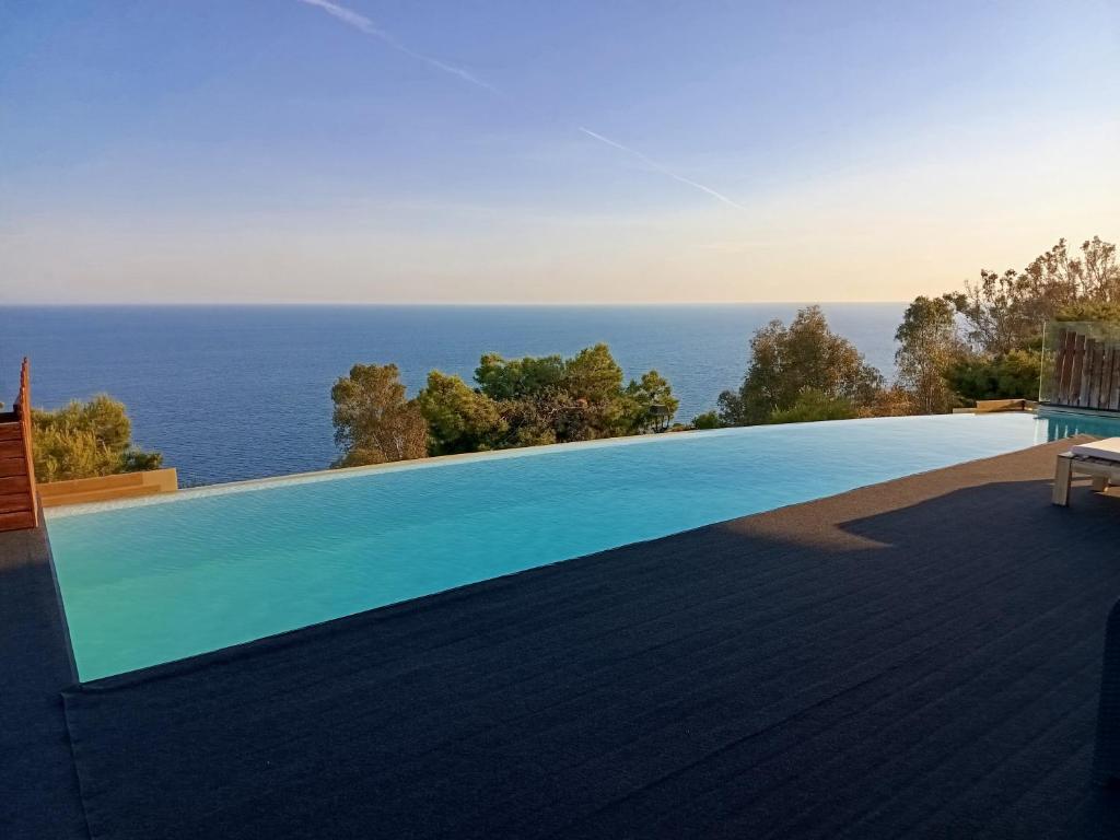 Bazén v ubytovaní Villa Luxury Paradise alebo v jeho blízkosti