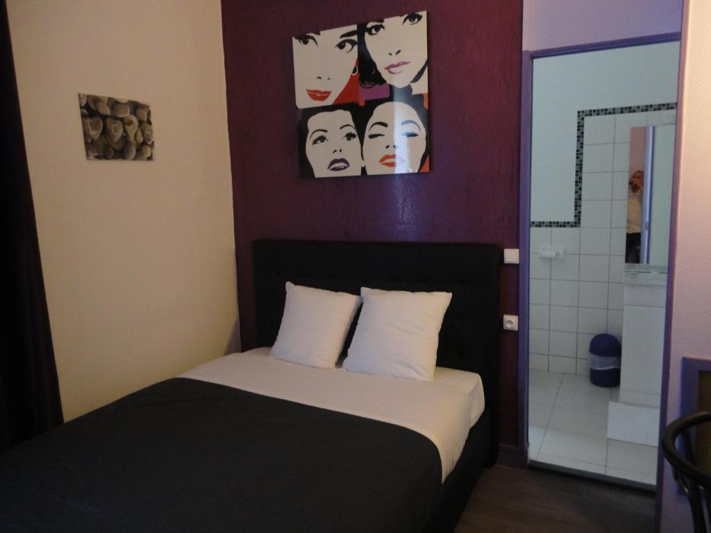 Postel nebo postele na pokoji v ubytování Hôtel des 2 Gares
