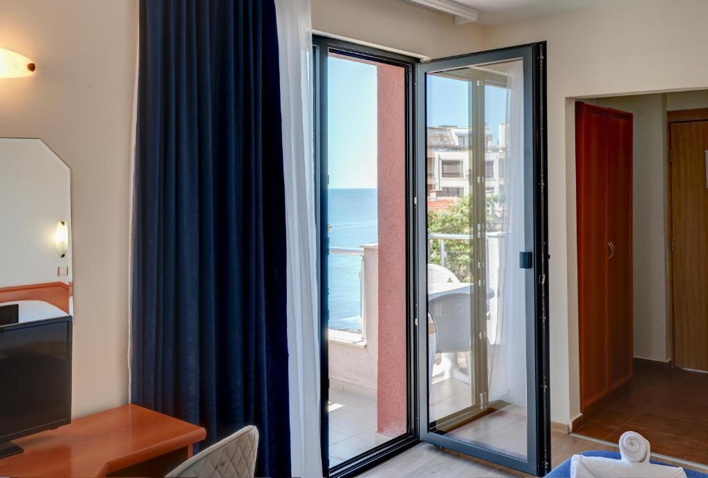 Nespecifikovaný výhled na moře nebo výhled na moře při pohledu z hotelu