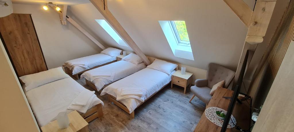 Postel nebo postele na pokoji v ubytování Apartmány Žireč
