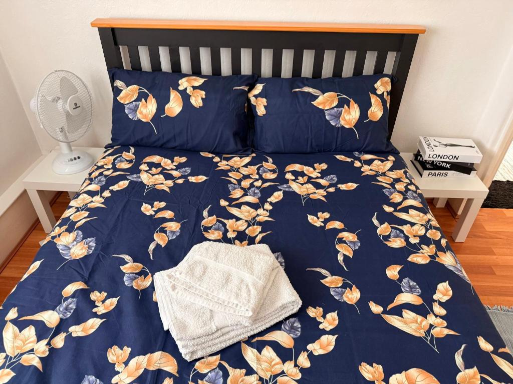 Ένα ή περισσότερα κρεβάτια σε δωμάτιο στο Lovely Room in Wembley Stadium
