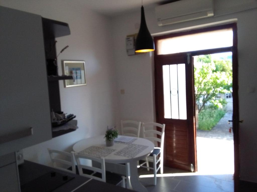 a kitchen and dining room with a table and chairs at Gajeta in Betina