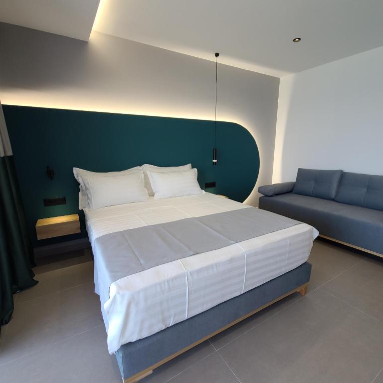 Postel nebo postele na pokoji v ubytování Sunset Boulevard Hotel