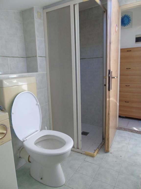 A bathroom at Bibione villa Torino via della bilancia 43