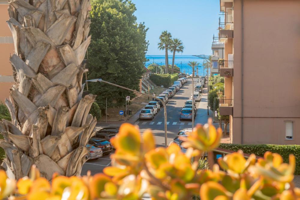 Splendido trilocale vista mare Albenga - Housity