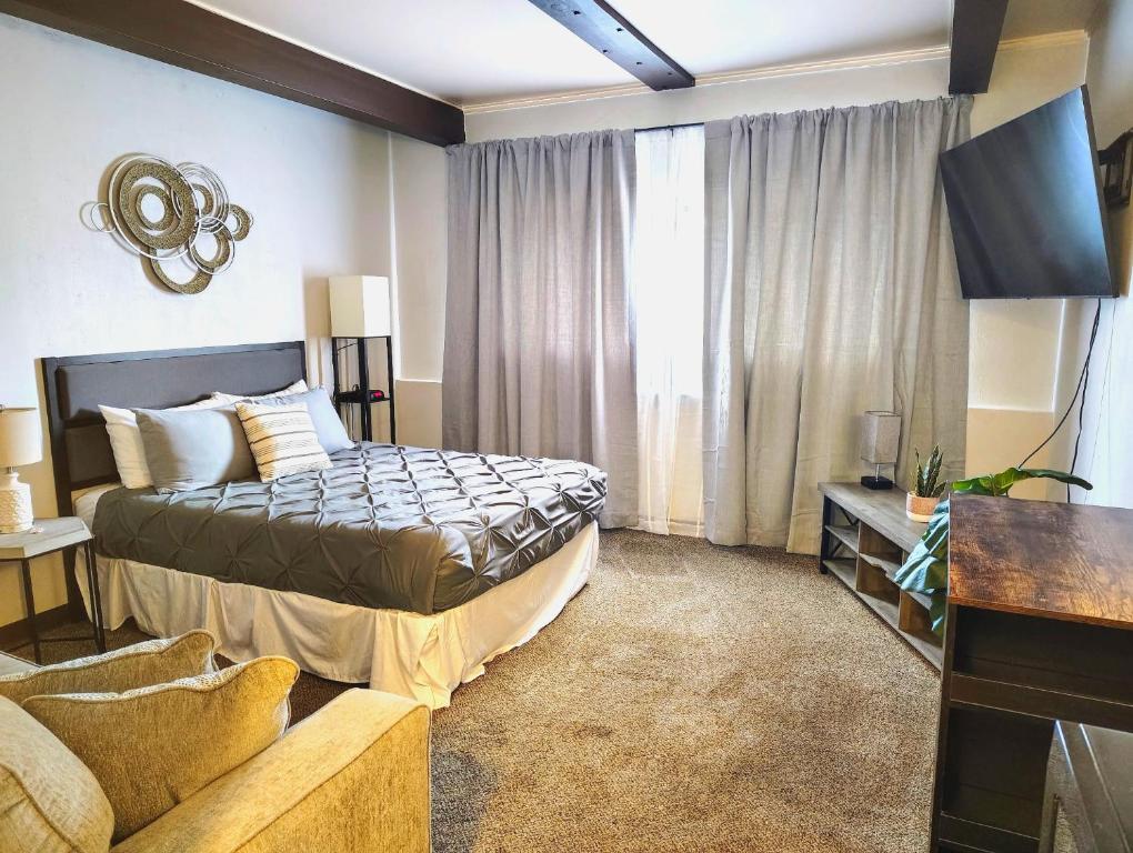 Aisling Suites - Deluxe Queen Studio