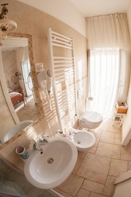 Koupelna v ubytování Lo splendore dei Sassi