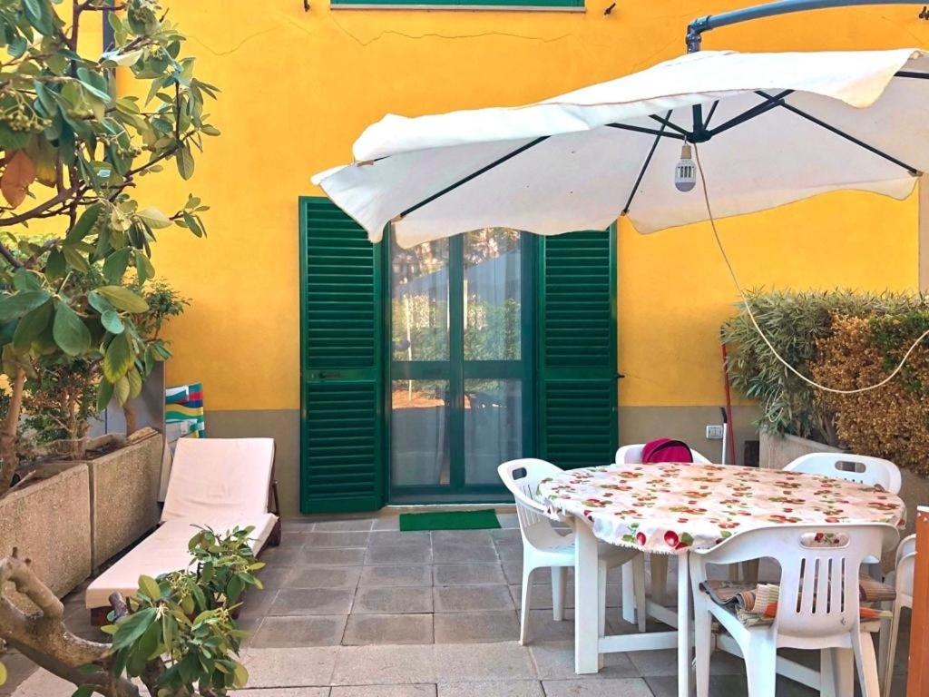 Un patio o zona al aire libre en Relax a Baratti -Populonia station